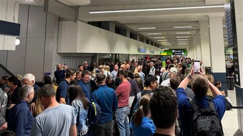 chyoas|Manchester Airport flights resume after power cut chaos .